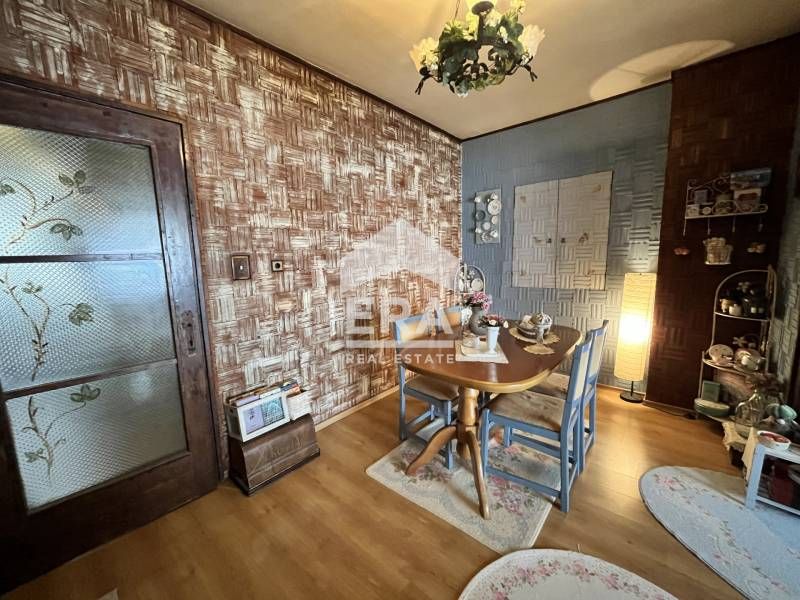 Артистичен тристаен апартамент в  сърцето на кв. Оборище