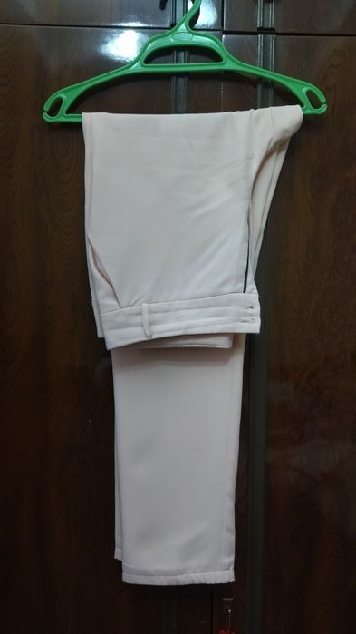 Женский брючный костюм