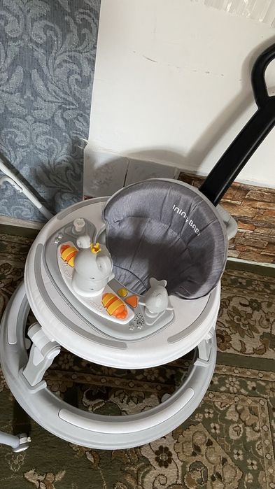 Продам коляску пеленальный стол ходунки