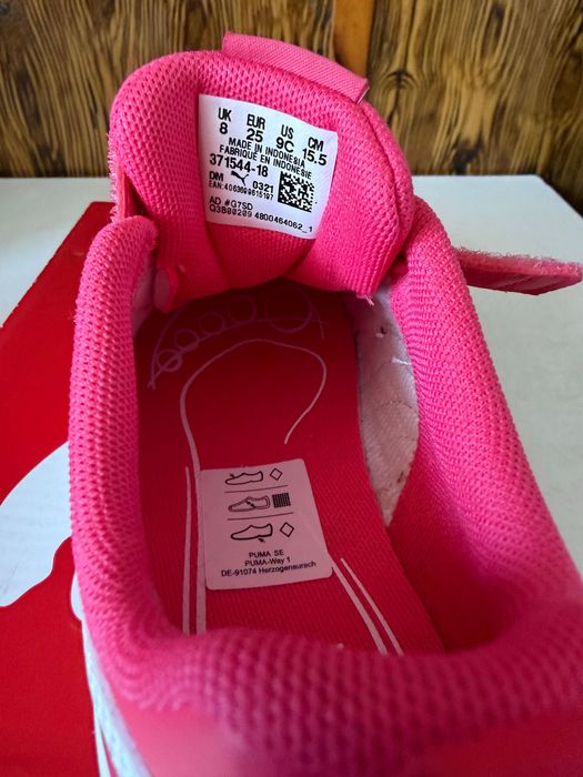 Детски розови маратонки Puma
