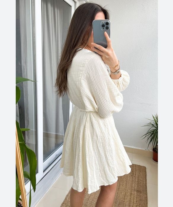 Черна рокля H&M.