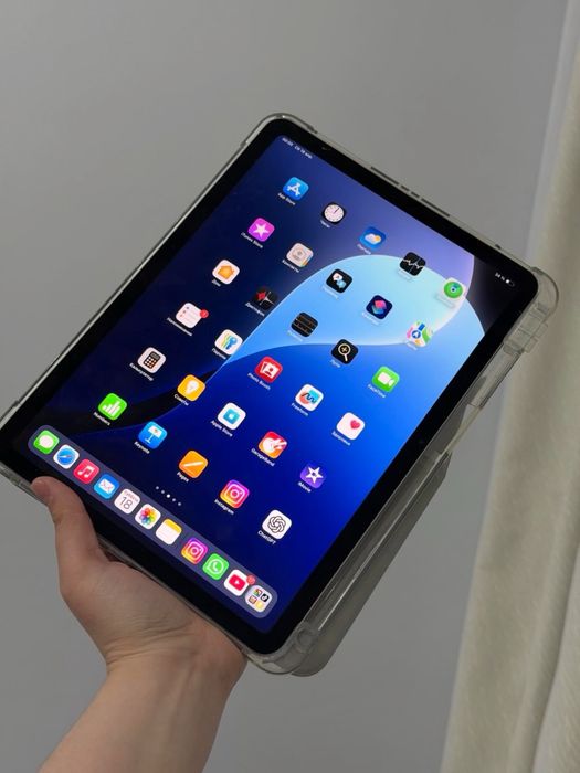IPad Air 11, 2025 продам срочно