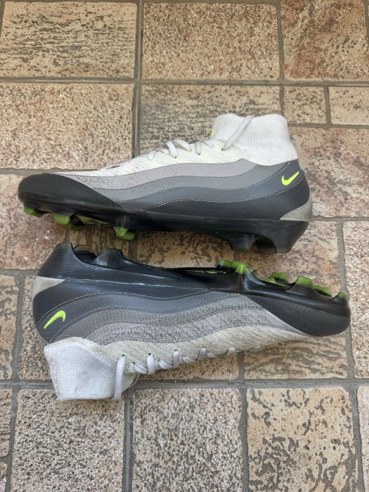 Nike mercurial .