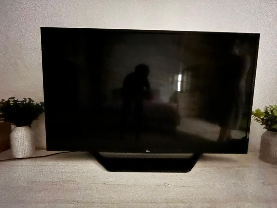 телевизор LG 43LH590V