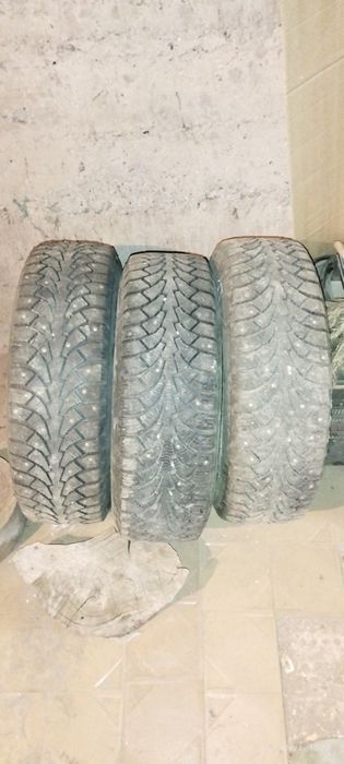 Продам комплект шин с дисками оригинал