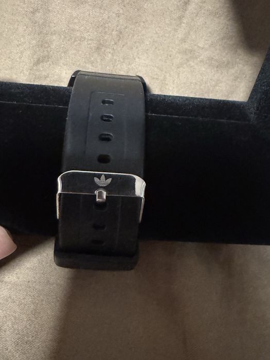 Adidas -часовник