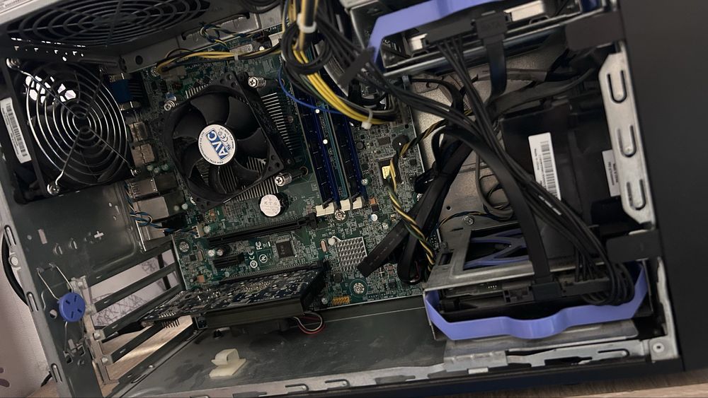 Компютър Thinkserver