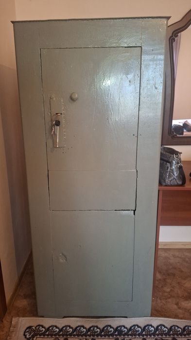 Продам сейф срочно