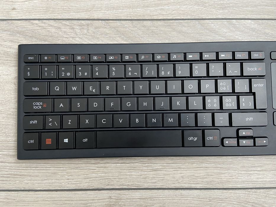 Tastatura Logitech Illuminated Living Room K830