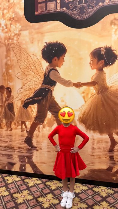 Продам рейтинговое платье на 5-6 лет