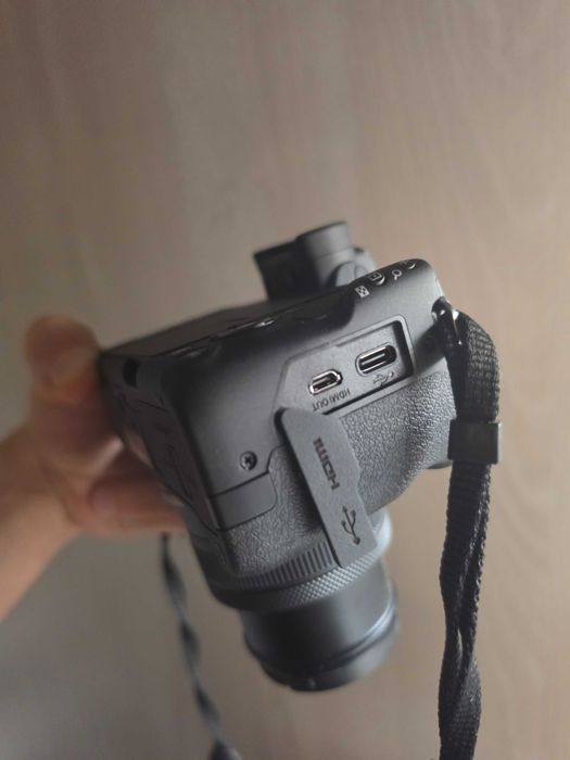 Фотоапарат Canon EOS R50