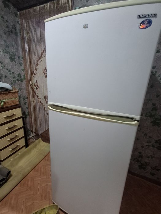 Холодильник отдам даром