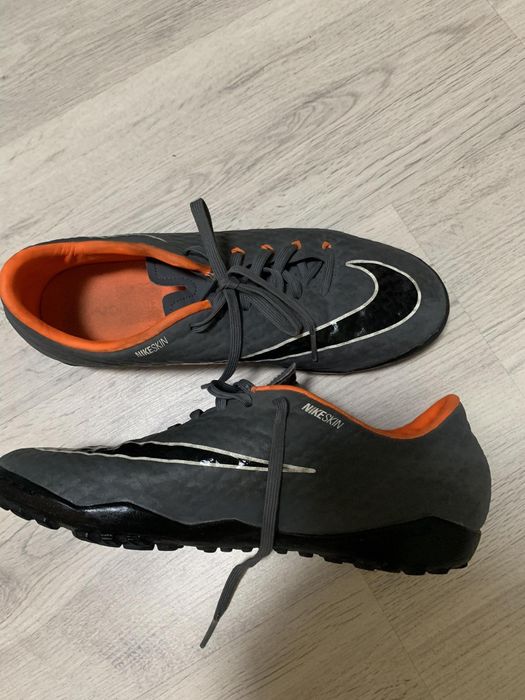 Футболни бутонки