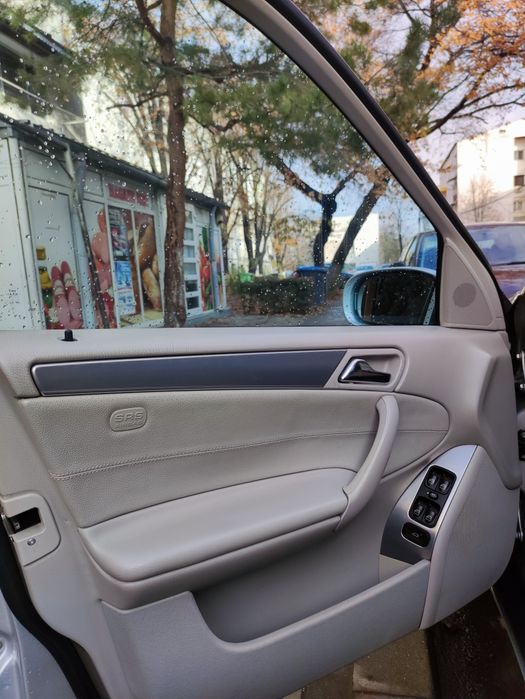 Mercedes Benz C180