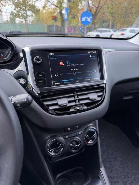 Peugeot 208 2018 Benzină Euro 6 / 64.000 km / Navigatie 5400 Euro