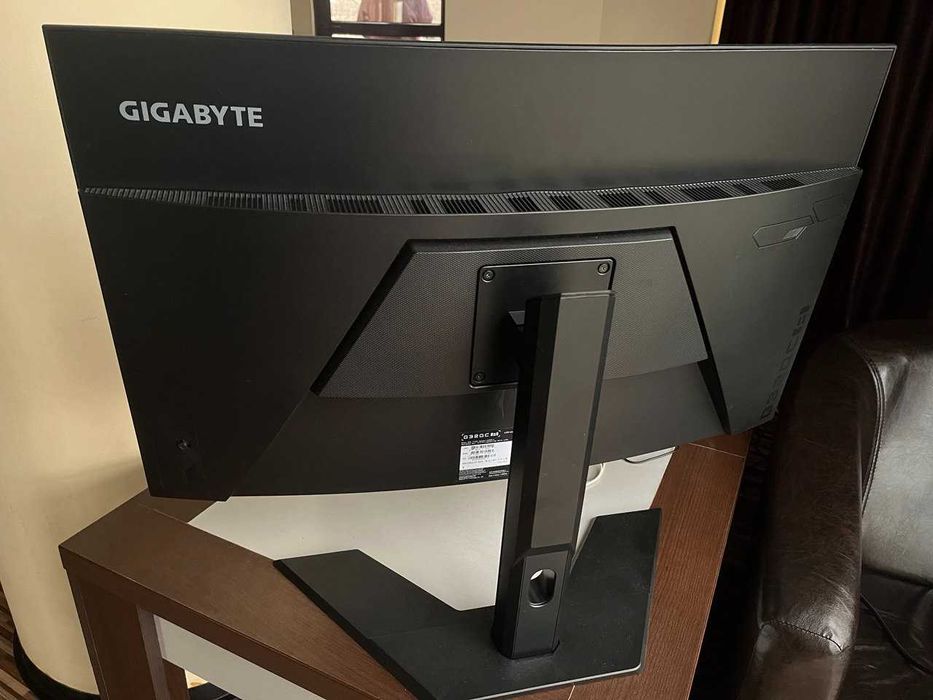 Monitor Gaming Gigabyte G32QC A 32” QHD 165Hz Curbat