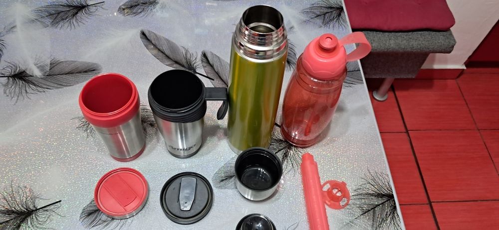 Termos,2 cani cafea,sticla apa
