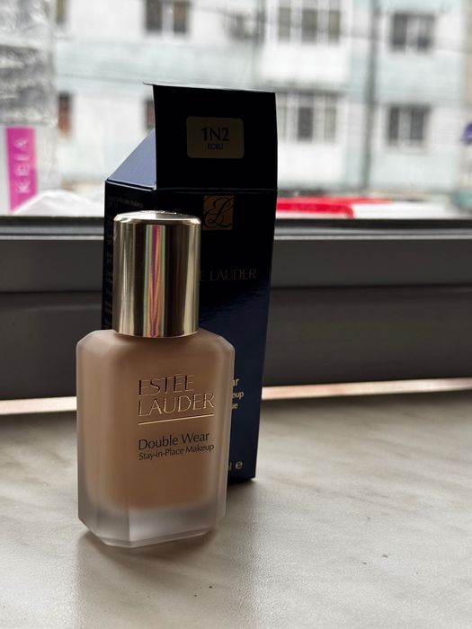 Fond de ten Estee Lauder Double Wear nouă formula