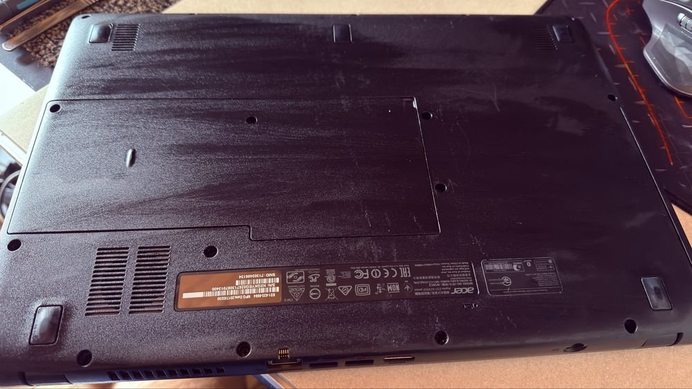 Se vinde Acer Aspire Es1 procesor Amd A8