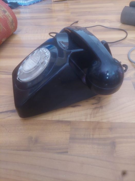 Telefon fix cu disc ,anii 1970 ,model vintage,vechi