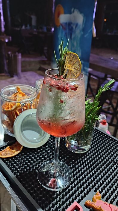 BARMAN LA EVENIMENTE & Cocktails BarMobil - nunti, botezuri, petreceri