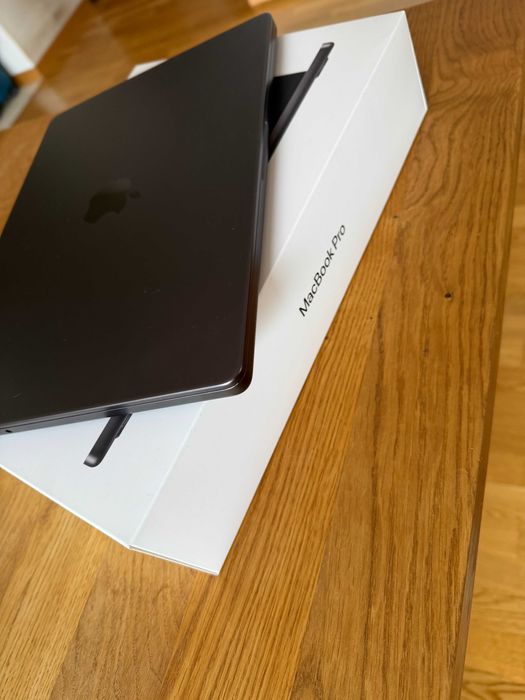 MacBook Pro 14" M4, 16GB, 512GB SSD - Stare impecabila, in GARANTIE