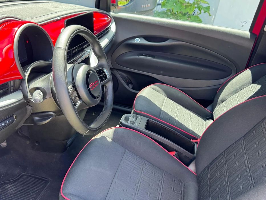 Fiat 500E Flat 500E Cabrio RED edition