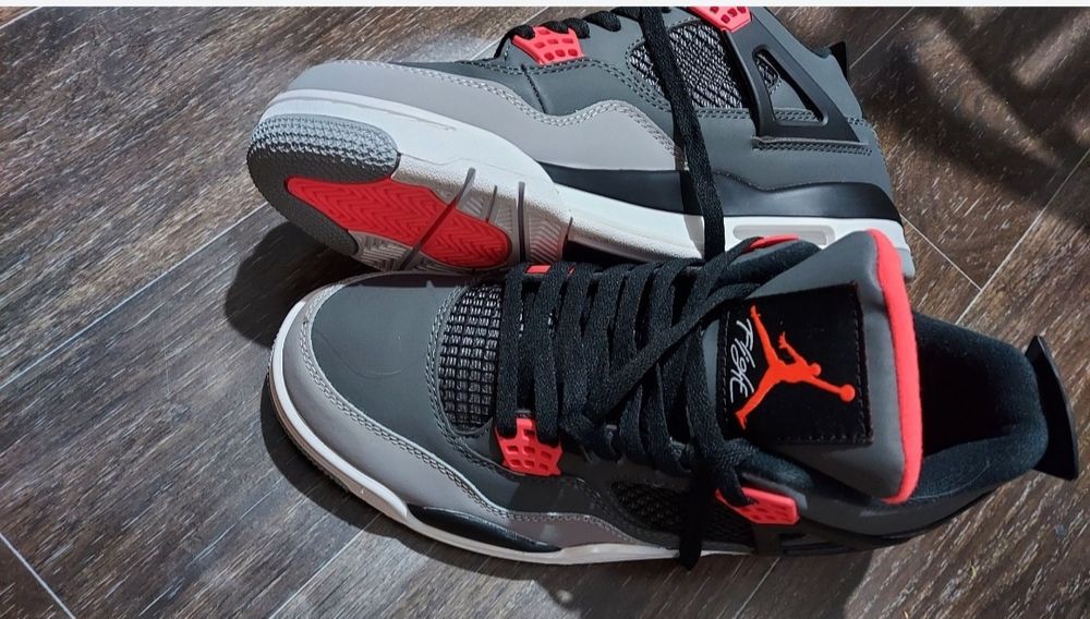 Новые кроссовки Nike