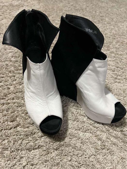 Дамски обувки на платформа