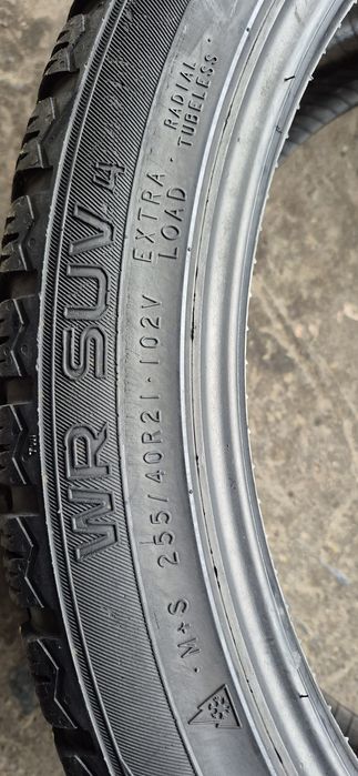 4 anvelope iarna Nokian 255/40/21.Pretul este pe bucata.