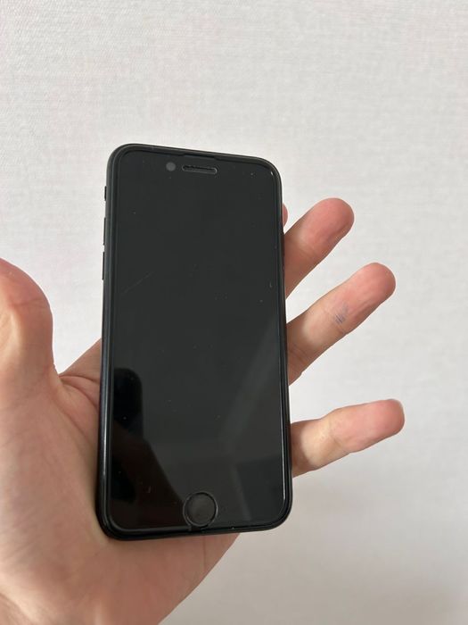 Айфон SE на 128 ГБ