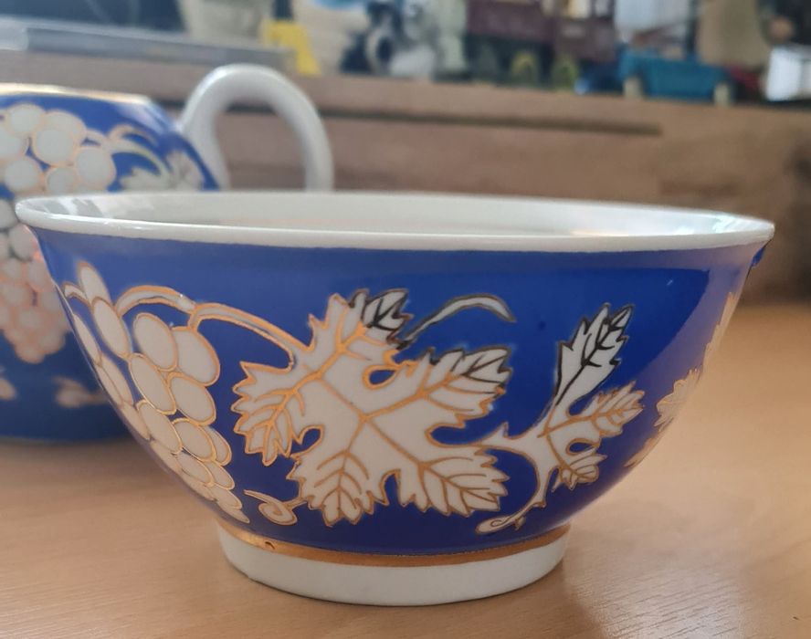 порцеланов сет грозде и злато