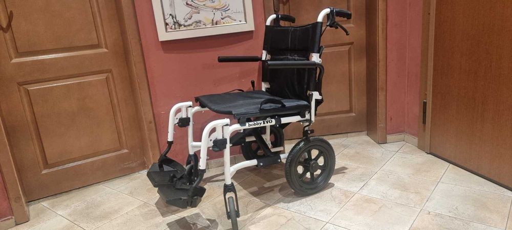 Олекотена транспортна инвалидна количка Vermeiren Bobby EVO
