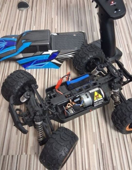 Automodel scara 1:16 cu telecomandă.