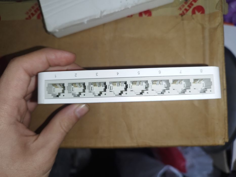Hub Switch 8 port Kommuntator 8 port  Свитч 8 портнов