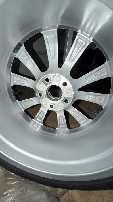 ЧИСТО НОВИ! Оригинални джанти Audi 18" 5x112 със зимни гуми Pirelli 235/45 R18 (A4 B9, A5, Q5, Q3, SQ5, A7, S5, A3, S3, RS3, RSQ3, Passat,Skoda)