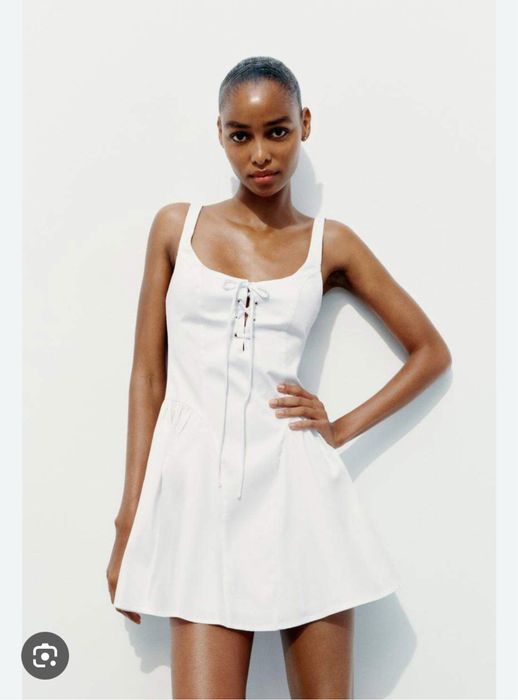 Бяла рокля от Зара