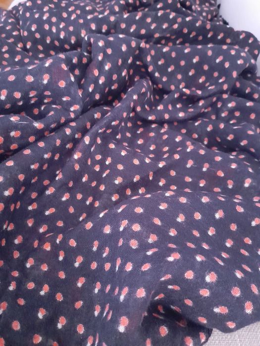 Esarfa Pepe Jeans cu 2 fete,50 lei, deosebita