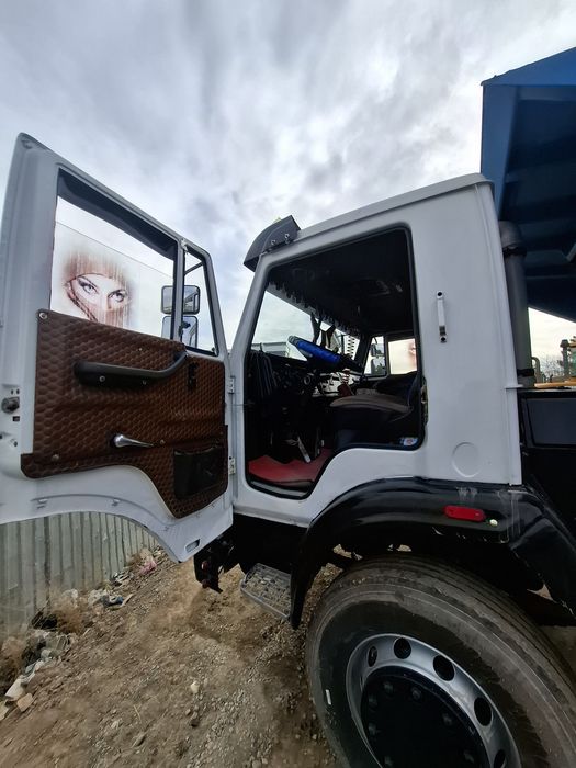 Kamaz samasval ishlab turgan moshina