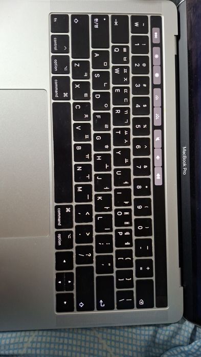 Macbook pro sotiladi