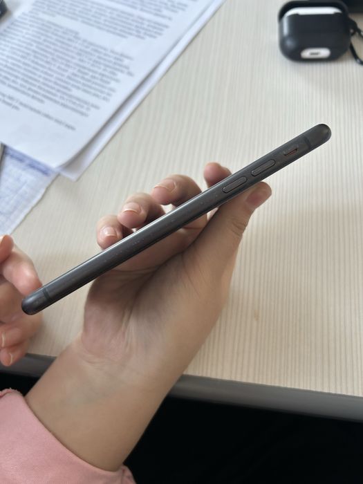 Продам айфон 11