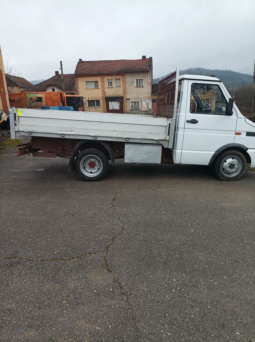 Камион Ивеко самосвал