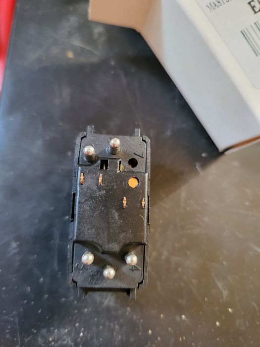 Кнопки стеклоподьемников мерседес