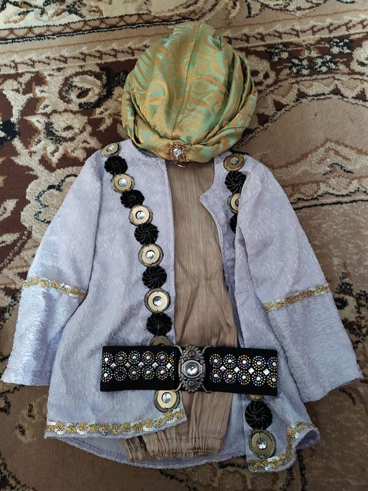 Продам детские костюмы для танцев.