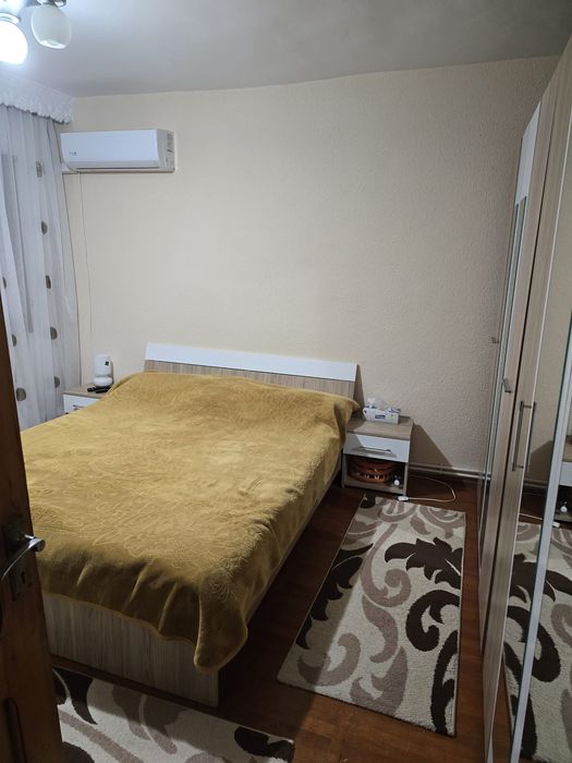 Vând apartament 4 camere