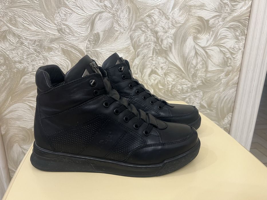 Продам кожаную обувь на мальчика