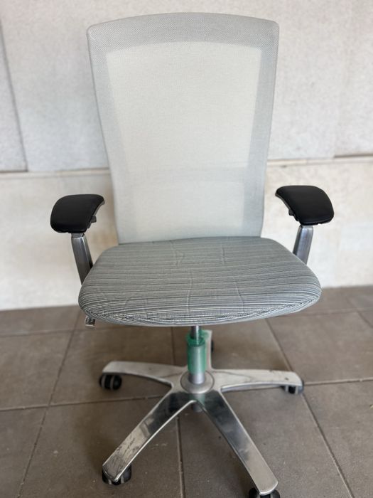 Ергономичен офис стол Knoll Life