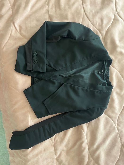 Късо черно сако, размер S