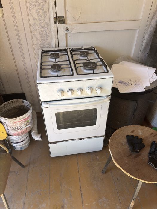 Продам газ плиту