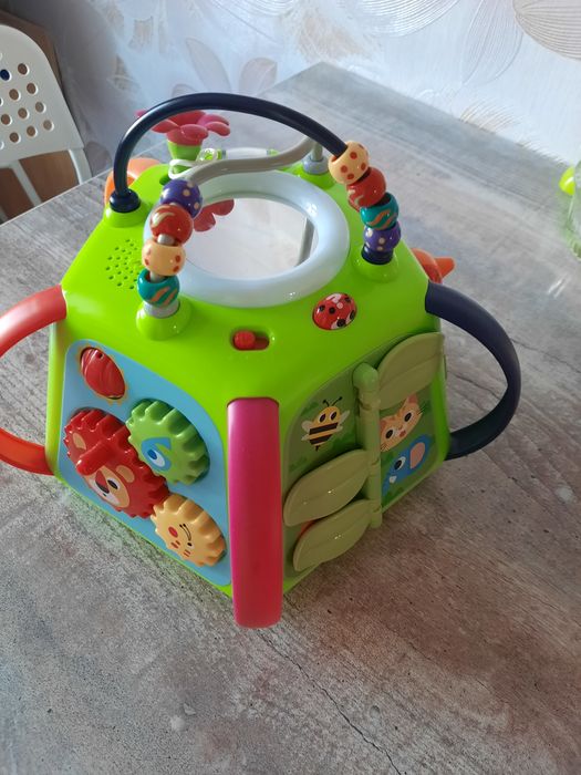 Продам игрушку Бизиборд